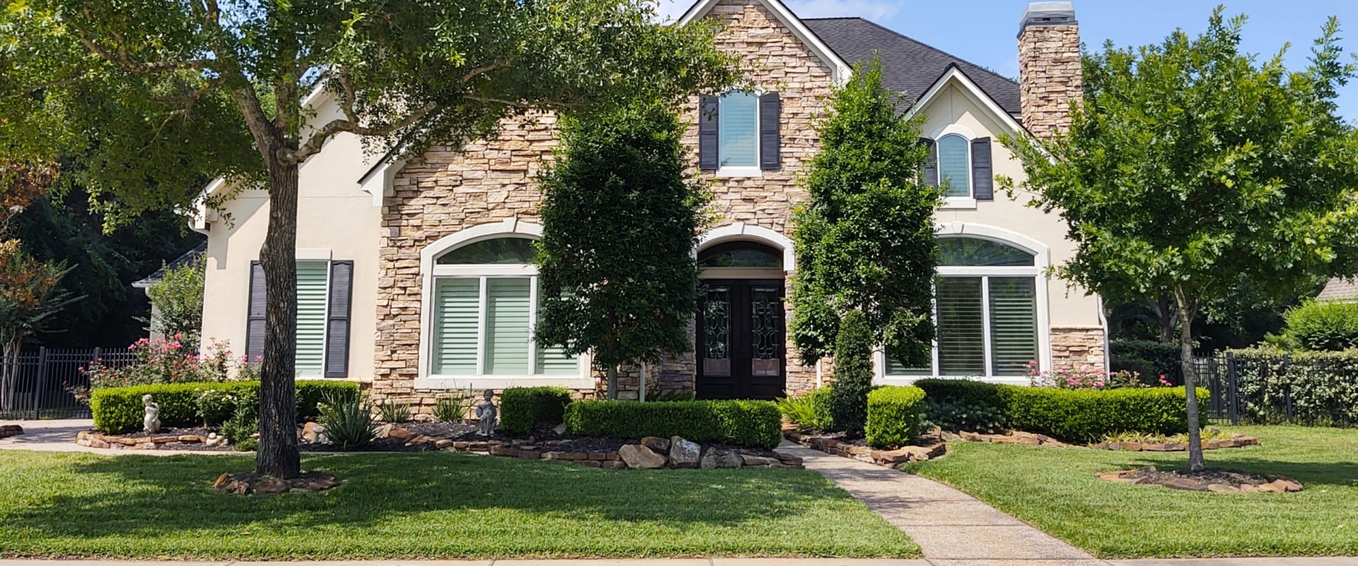 How does a seller benefit from using a short sale?