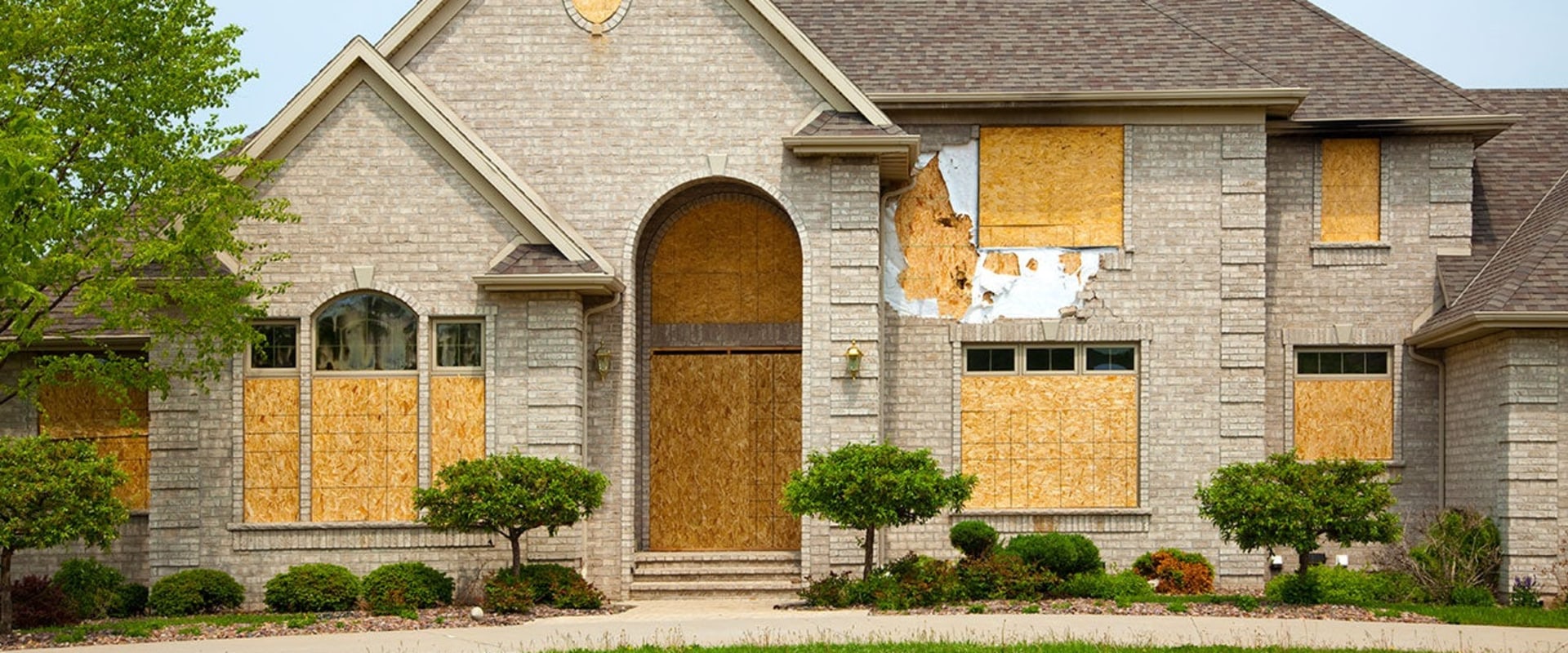 What are the pros and cons of buying a short sale home?